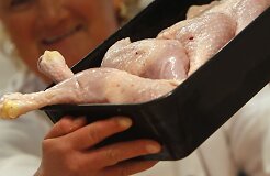 Первые контейнеры с куриными ножками из Литвы отправились во Вьетнам