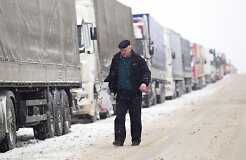 На границе с Белоруссией в очереди стоит 1 тыс. грузовиков - Linava