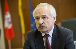 Министр хозяйства Эвалдас Густас: &laquo;Бизнес обещает не поднимать цены после введения евро&raquo;