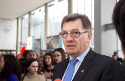 Премьер Литвы не поедет на чемпионат мира по хоккею в Белоруссии