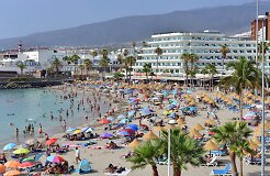 Tenerifėje &ndash; rimtas įspėjimas dėl maudynių: turistai &scaron;okiruoti