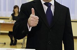 Медведев проголосовал на президентских выборах