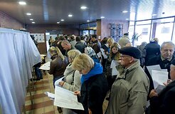 Первые результаты выборов благоприятны для Партии труда и социал-демократов