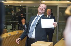 Суд инициирует процедуру лишения депутатского иммунитета членов ПТ