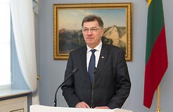 Опрос: Буткявичюс лучше других подходит для должности премьера