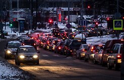 Вильнюс опять завалило снегом, в городе образовались огромные пробки