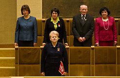 Во время памятных мероприятий 13 января &ndash; звонкая публичная пощечина президенту Дале Грибаускайте: за хорошую работу ее премировал организатор переворота