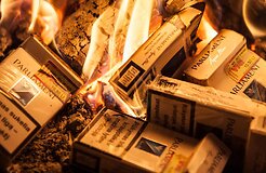 Минюст Литвы предлагает штрафовать за приобретение нелегального алкоголя и табака