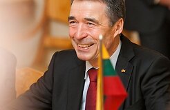 В Литве находится с визитом генсек НАТО