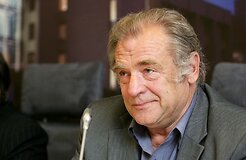 Страсть Ю.Вясялки после работы в Сейме &ndash; далекая деревенская усадьба