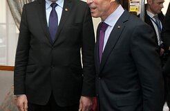 Главе НАТО премьер обещал соблюдать соглашение о 2% ВВП для обороны
