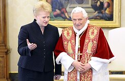 Президент: призыв понтифика решать конфликты мирно - обязательство для мирового сообщества