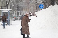 Жертвы гололеда наводнили больницы страны