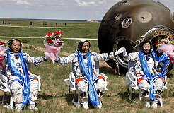 Китайские тайконавты вернулись на Землю