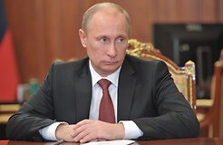 Путин говорит, что перестал подслушивать разговоры после ухода из КГБ