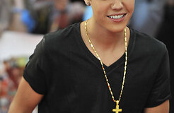 Власти Германии окончательно отобрали у Бибера его обезьяну