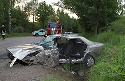 Во время столкновения двух Mercedes погибла абитуриентка, еще два человека ранены