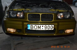 Pavogtas BMW bamperis su valstybiniais numeriais