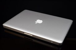Troleibuse pamestas &bdquo;MacBook Pro&ldquo; kompiuteris, radusiems bus atlyginta