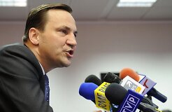 Сикорский: отношения с Литвой улучшатся, если будут "практические шаги"