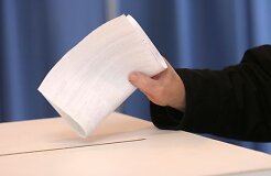 Социал-демократы в одномандатных округах выдвинут кандидатуры Зелтиниса, Гусева и Грибаускаса