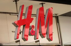 Первые шаги H&M в Балтийских странах не подорвали бизнес Apranga