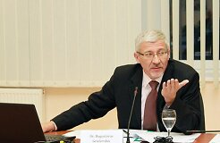 Профессор: литовцы зарабатывают в 4 раза меньше, чем в среднем по ЕС, но пиво, которое в два раза дешевле, не пьют