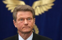 Юристы предлагают не разрешать Паксасу становиться президентом, министром, судьей