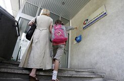 Школьники страны &ndash; словно старички: искривленные позвоночники, слабое зрение и нарушенное пищеварение