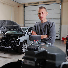 22-ejų ir jau mokytojas: nuo mažens prie automechanikos linkęs Edvinas nustebino pats save