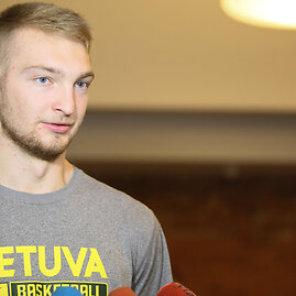 Domantas Sabonis (19)
