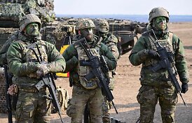 NATO imasi veiksmo: galės skubiai dislokuoti pajėgas Baltijos &scaron;alyse