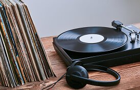Vinilai už 74 tūkst. eurų ir močiutės servizas: ką i&scaron; tikrųjų brangina lietuviai