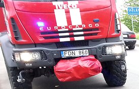 Susidūrė mikroautobusas ir sunkvežimis, sužeistas vairuotojas ligoninėje mirė