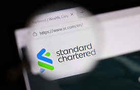 Britų bankas &bdquo;Standard Chartered&ldquo; dėl DI ketina atleisti tūkstančius darbuotojų