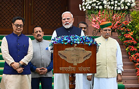 Po Indijos &scaron;vietimo ministro atsistatydinimo Narendra modi skelbia apie egzaminų reformos