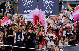 Kasmetiniame &bdquo;Pride&ldquo; laivų parade Amsterdame susirinko &scaron;imtai tūkstančių žmonių