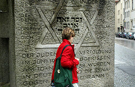 Vokietijoje nustatytas įtariamasis dėl 1970 metais įvykdyto antisemitinio i&scaron;puolio