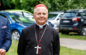 I&scaron;leista biografinė kardinolo Sigito Tamkevičiaus knyga &bdquo;Altoriaus &scaron;viesoje&ldquo;