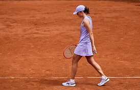 &bdquo;Roland Garros&ldquo; turės naują čempionę &ndash; sensacingai krito Swiatek ir Gauff