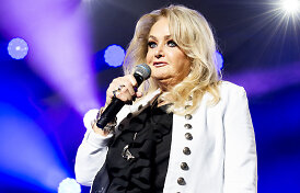 Po skubios operacijos ir dirbtinės komos &ndash; naujausia žinia apie Bonnie Tyler sveikatos būklę