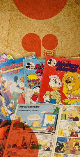 1991 m. pasirodė pirmasis &bdquo;Mickey Mouse&ldquo; žurnalas. Nuo 1993 m. &scaron;is žurnalas pradėjo eiti reguliariai