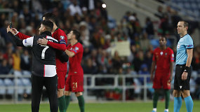 Istorija pasikartojo: Algarvėje pas C.Ronaldo vėl į aikštę bėgo sirgaliai