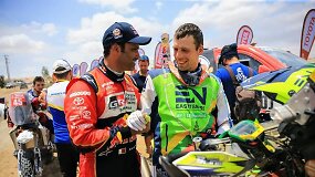 Arūnas Gelažninkas apie lenktyniavimą su Nasser Al-Attiyah: po fini&scaron;o padėkojo už puikią kovą