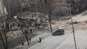„Skubiai į slėptuves“: Kyjive nugriaudėjo sprogimai