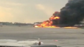 Paviešintas dramatiškas vaizdas: užsiliepsnojęs „Aeroflot“ lėktuvas nusileido avariniu būdu