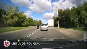 Policija vijosi Vilniaus gatvėmis skriejusį ir sprukti bandžiusį motociklininką