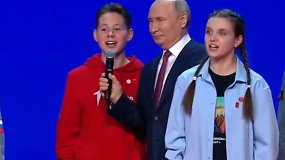 V.Putinui nelabai sekėsi giedoti šalies himną