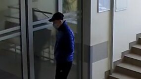 Pavie&scaron;intas vaizdo įra&scaron;as kaip vagi&scaron;ius i&scaron; &Scaron;iaulių ligoninės pavagia brangų aparatą