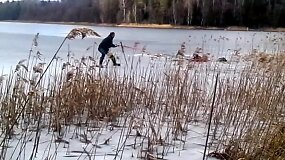 Vaizdo įra&scaron;e &ndash; įlūžusio žvejo gelbėjimo darbai